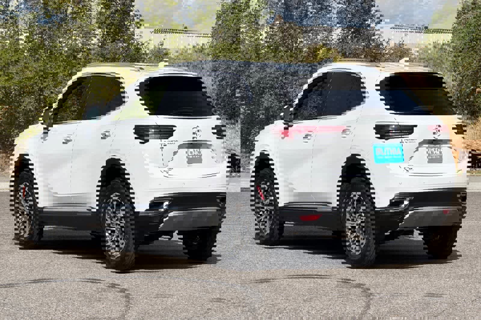 Used 2023 Buick Envision Essence image 3