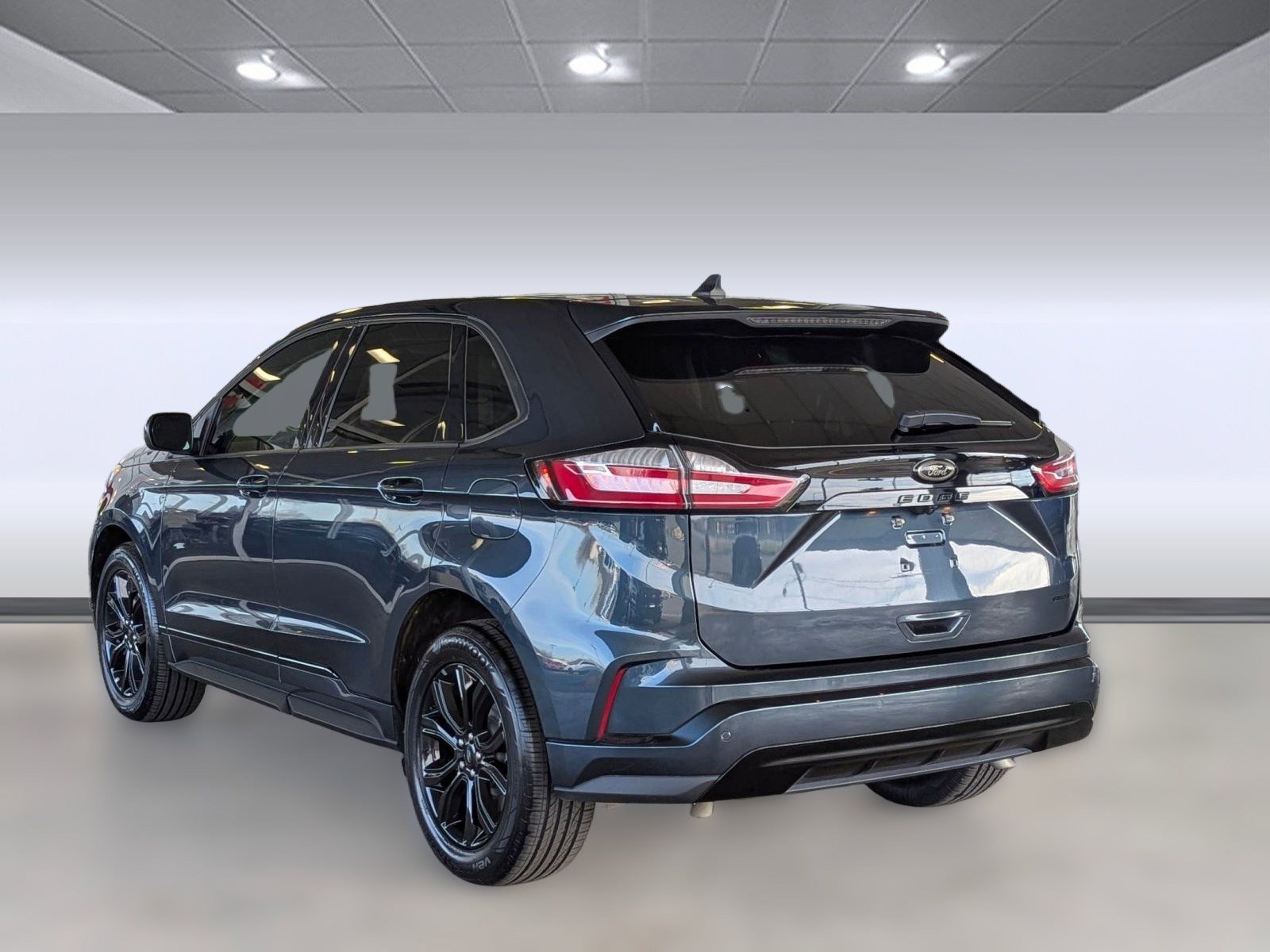 Certified 2022 Ford Edge SE w/ Black Appearance Package image 3