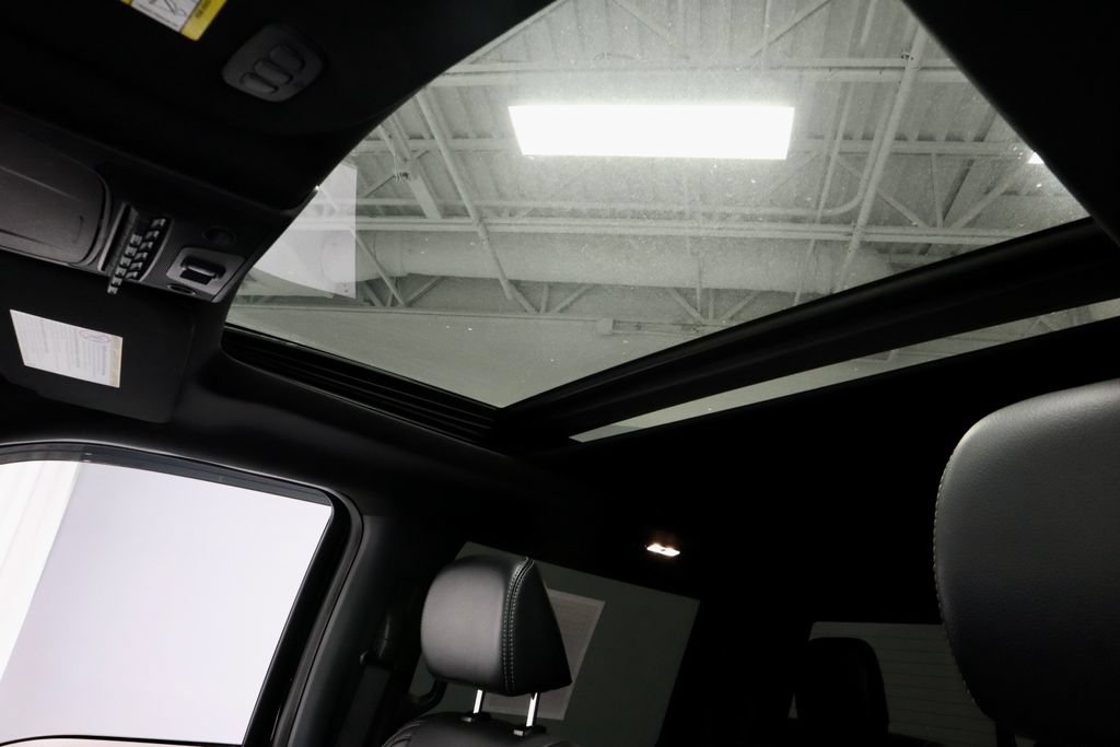 Certified 2022 Ford F350 Lariat w/ Black Appearance Package AWD/4WD image 35