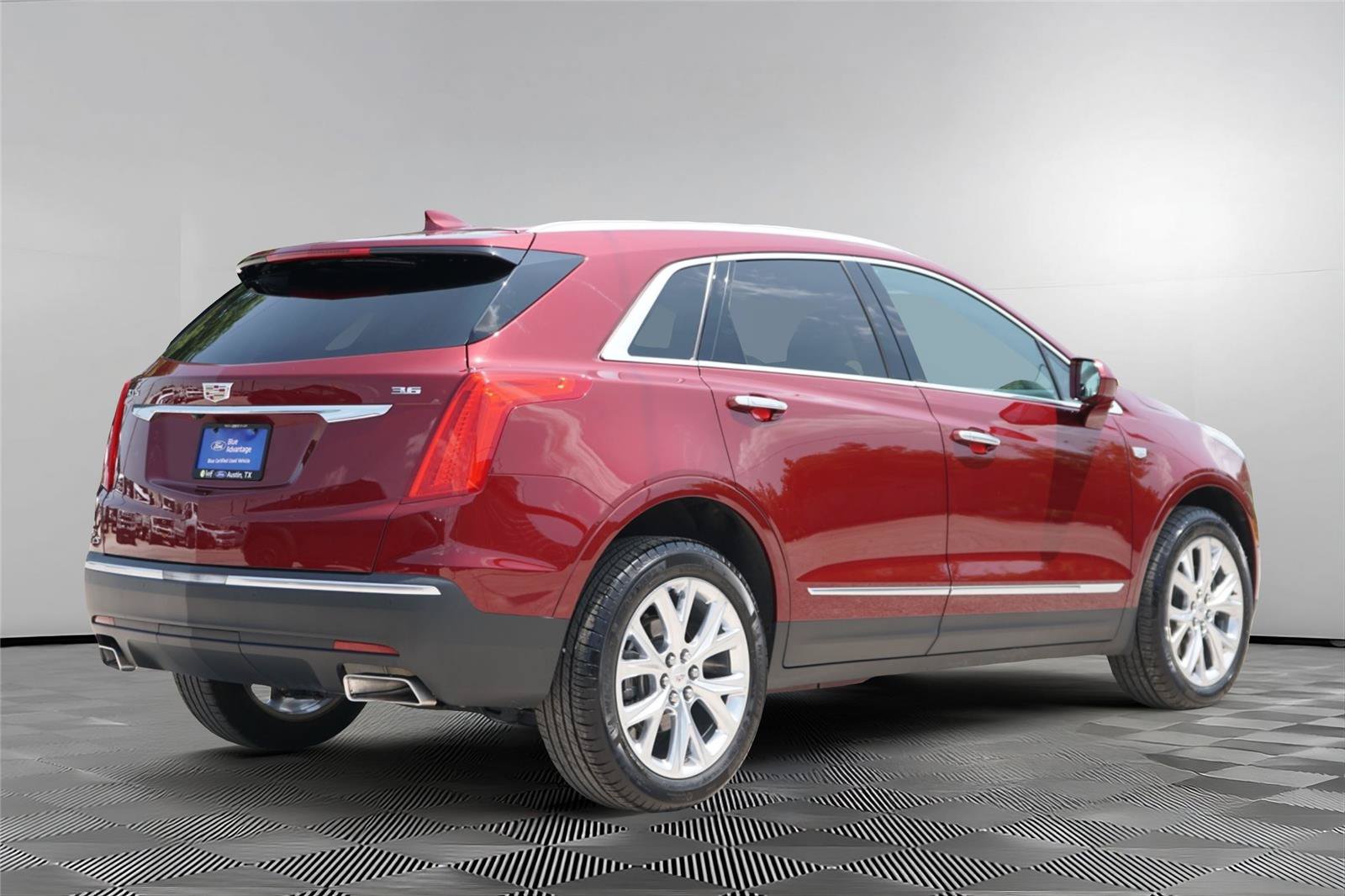 Used 2017 Cadillac XT5 Luxury w/ Driver Awareness Package FWD image 5