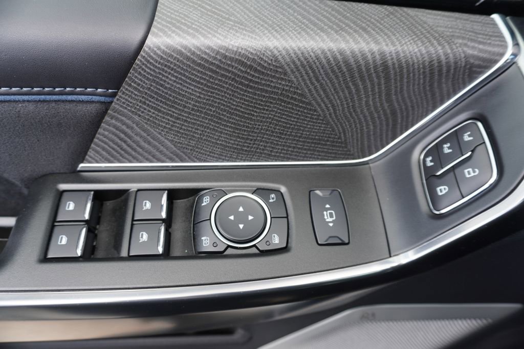 Certified 2025 Ford F250 Platinum AWD/4WD image 9
