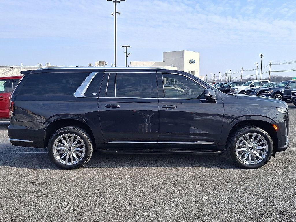 Used 2023 Cadillac Escalade ESV Premium Luxury w/ Performance Package image 4