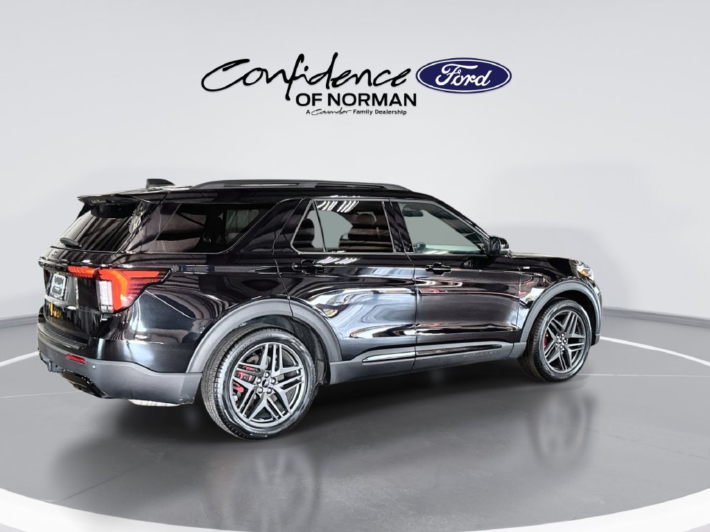 Certified 2026 Ford Explorer ST-Line w/ ST-Line Street Pack RWD image 9