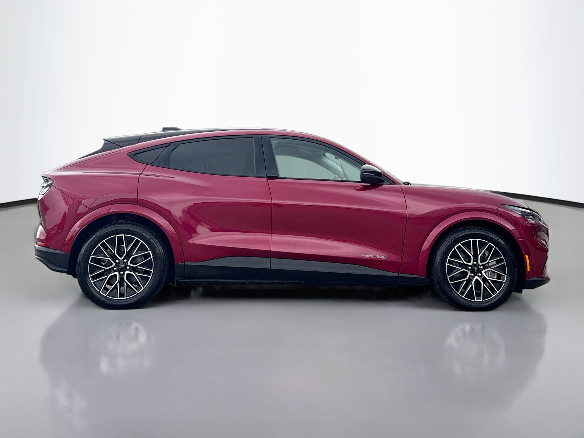 Certified 2025 Ford Mustang Mach-E Premium AWD/4WD image 8