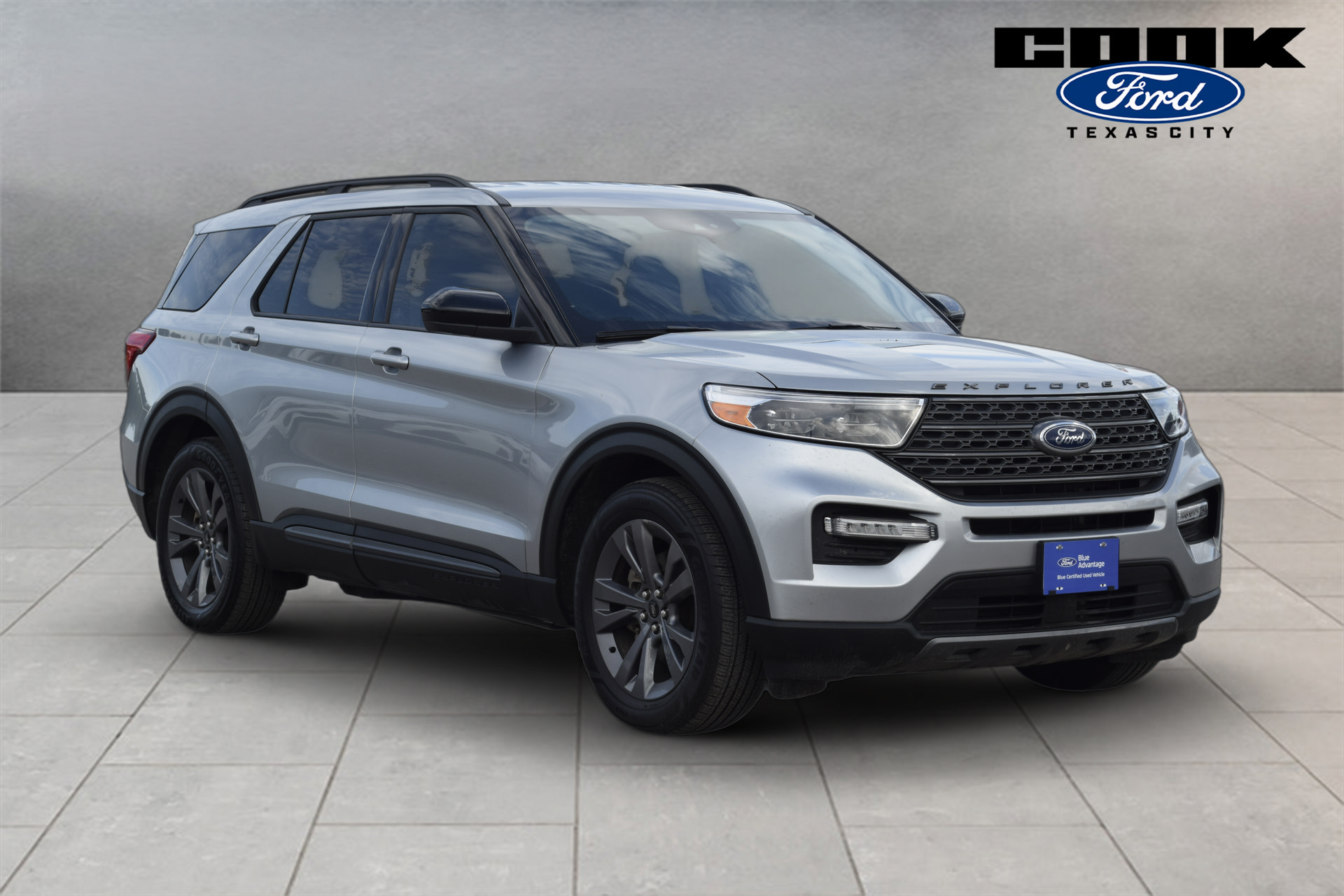 Certified 2023 Ford Explorer XLT w/ Equipment Group 202A RWD image 2