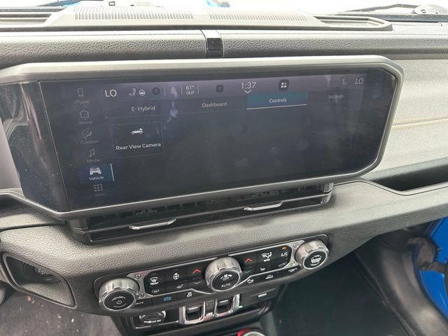 Used 2024 Jeep Wrangler Unlimited w/ Convenience Group AWD/4WD image 19