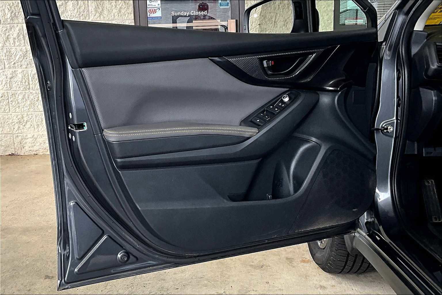 Used 2022 Subaru Crosstrek 2.5i Sport w/ Moonroof Package image 21