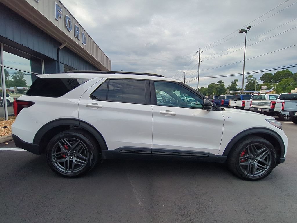 Certified 2025 Ford Explorer ST-Line w/ Premium Package AWD/4WD image 4