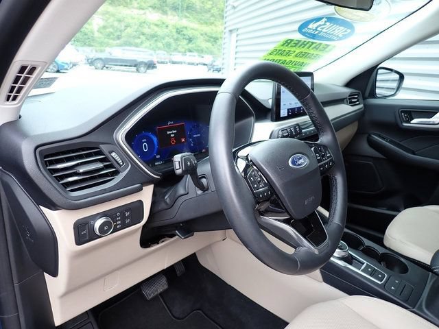 Certified 2022 Ford Escape SEL w/ Technology Package AWD/4WD image 17