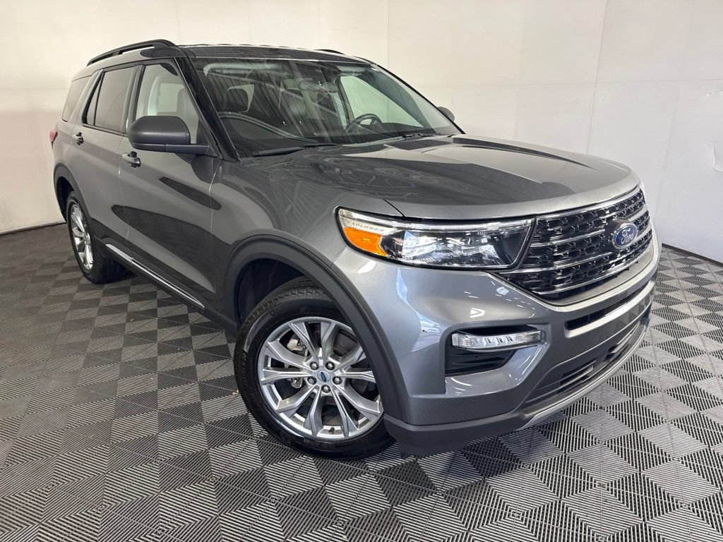 Certified 2024 Ford Explorer XLT w/ Equipment Group 202A AWD/4WD image 2