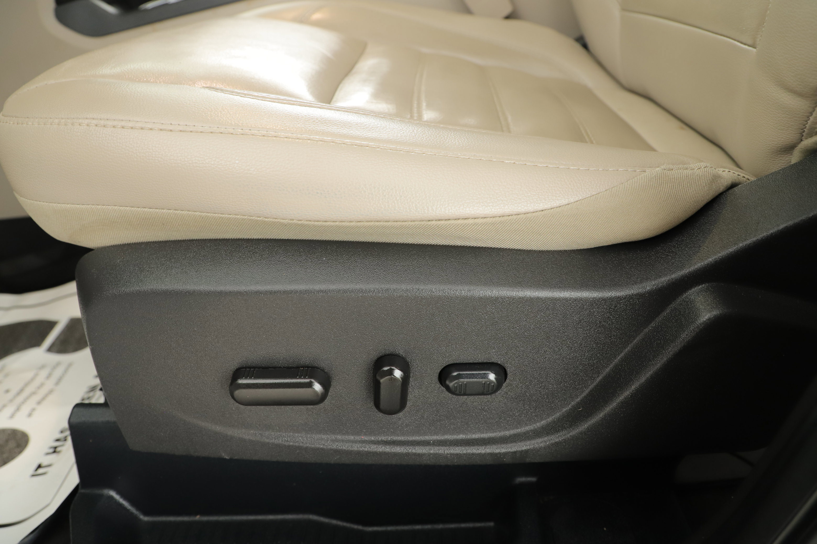 Certified 2017 Ford Escape Titanium w/ Equipment Group 301A image 10