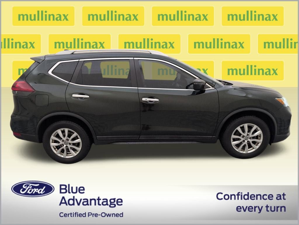 Used 2020 Nissan Rogue SV image 2