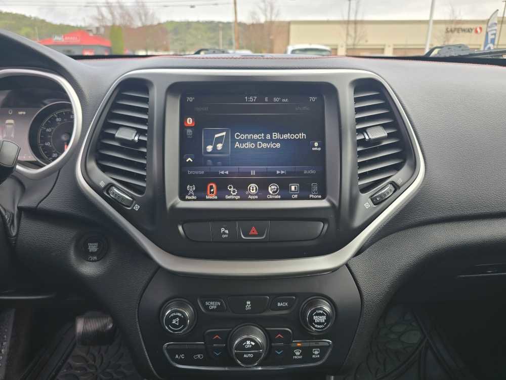 Used 2018 Jeep Cherokee Trailhawk image 13