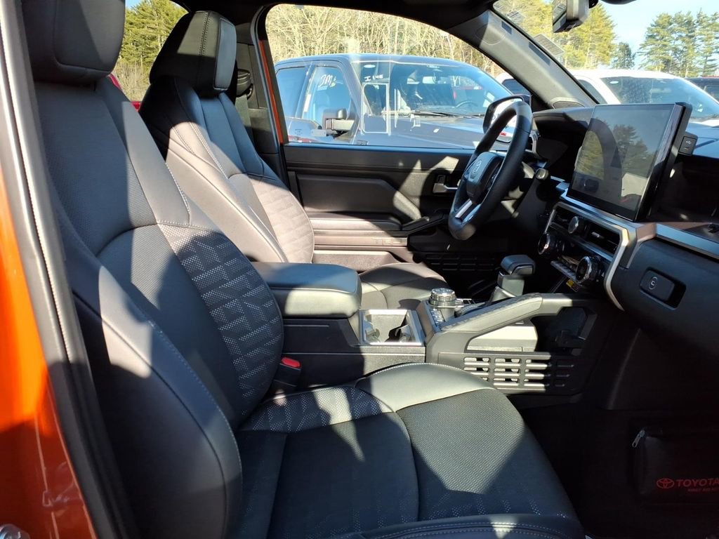 Used 2025 Toyota Tacoma TRD Off-Road AWD/4WD image 15