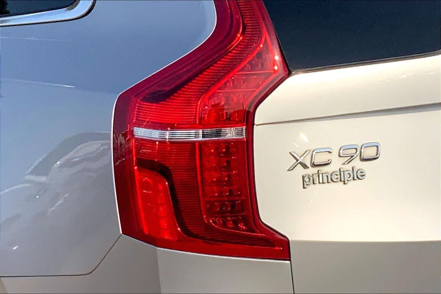 Used 2022 Volvo XC90 T5 Momentum FWD image 29
