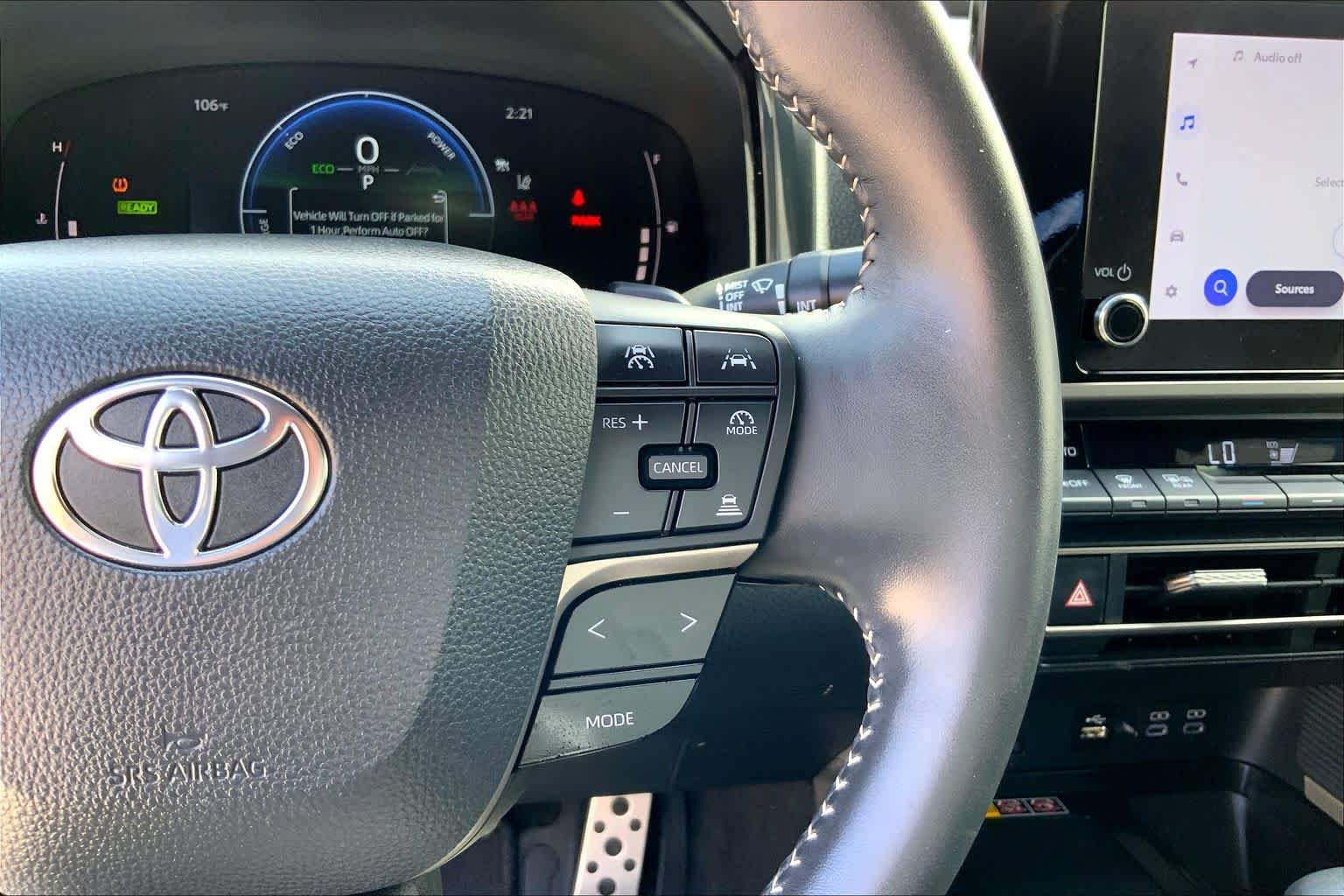 Used 2025 Toyota Camry SE w/ Convenience Package FWD image 24