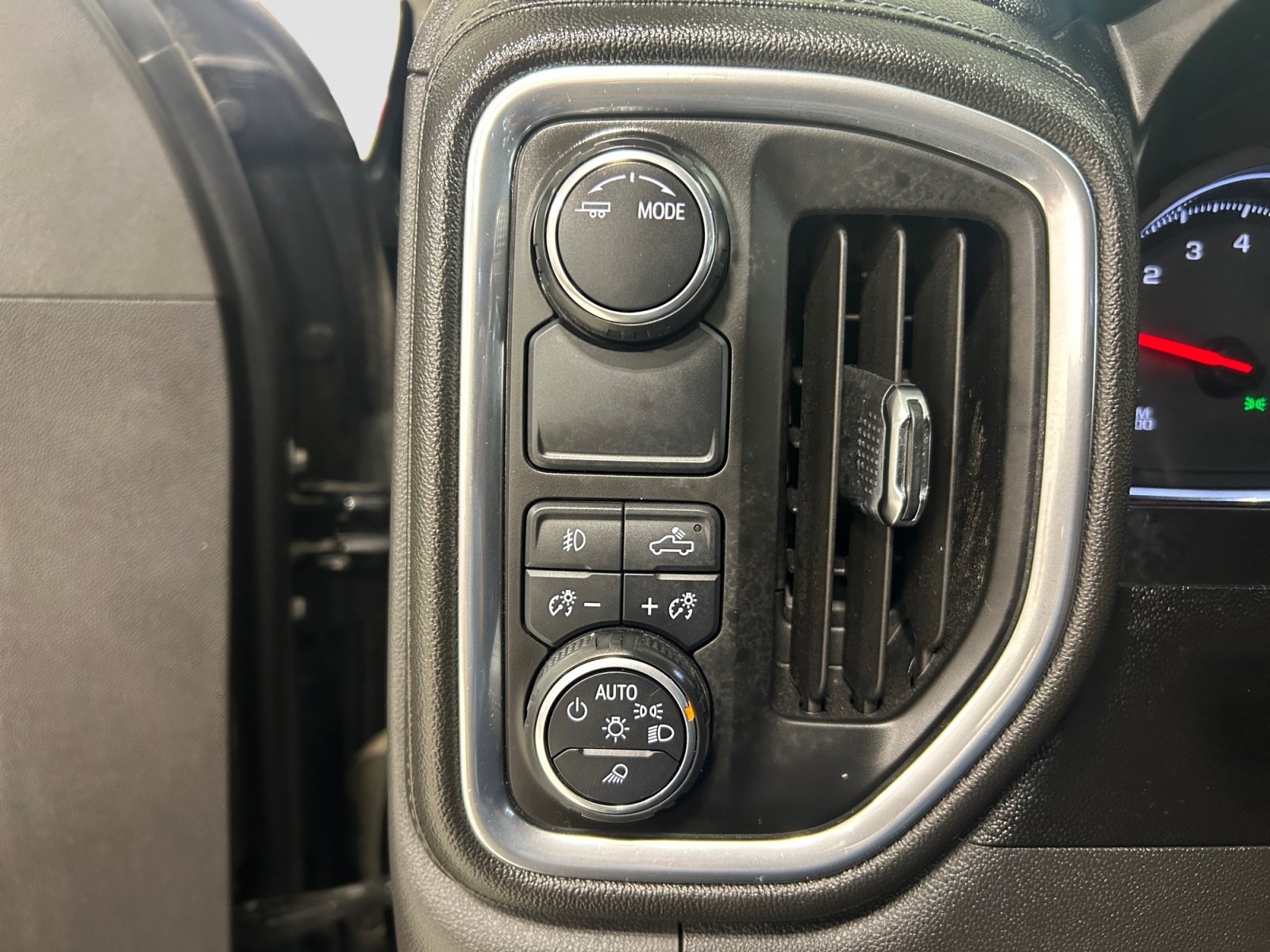 Used 2020 Chevrolet Silverado 1500 LTZ w/ LTZ Texas Edition RWD image 20