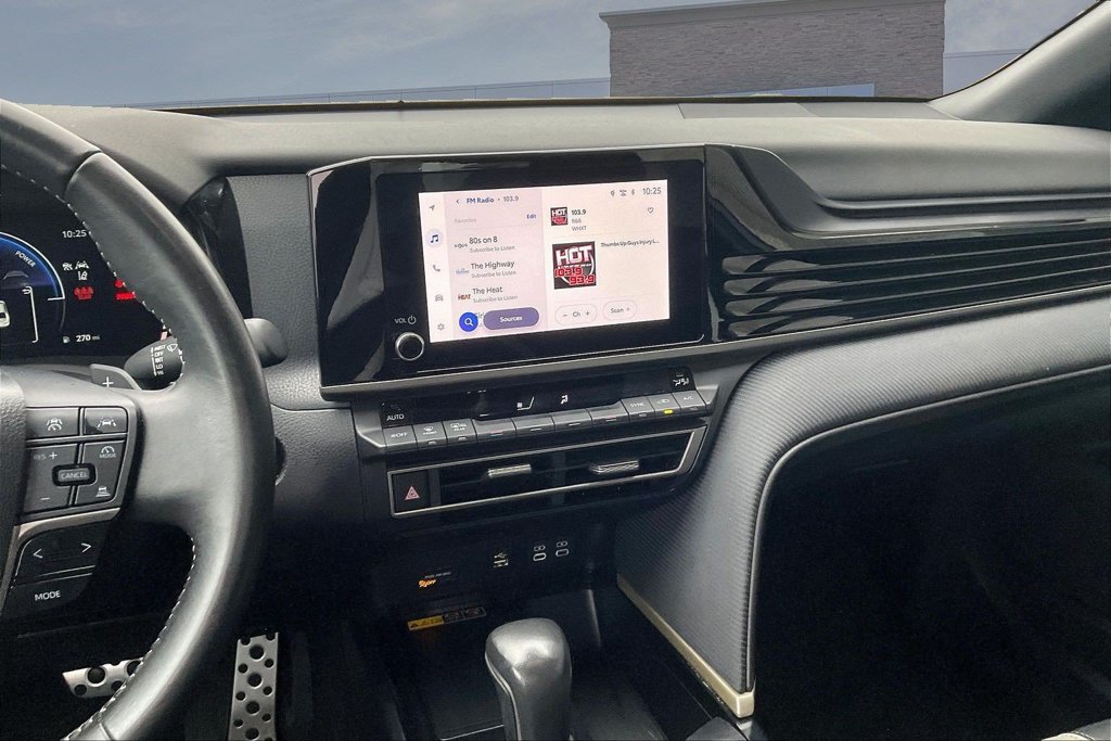 Used 2025 Toyota Camry SE FWD image 9