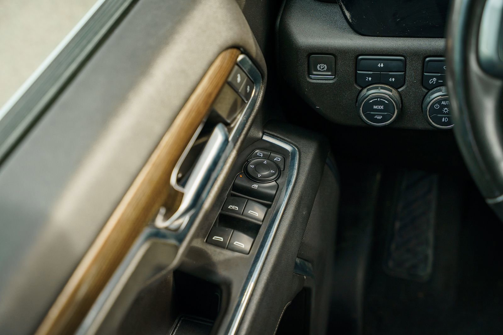 Used 2024 Chevrolet Silverado 2500 LT image 30