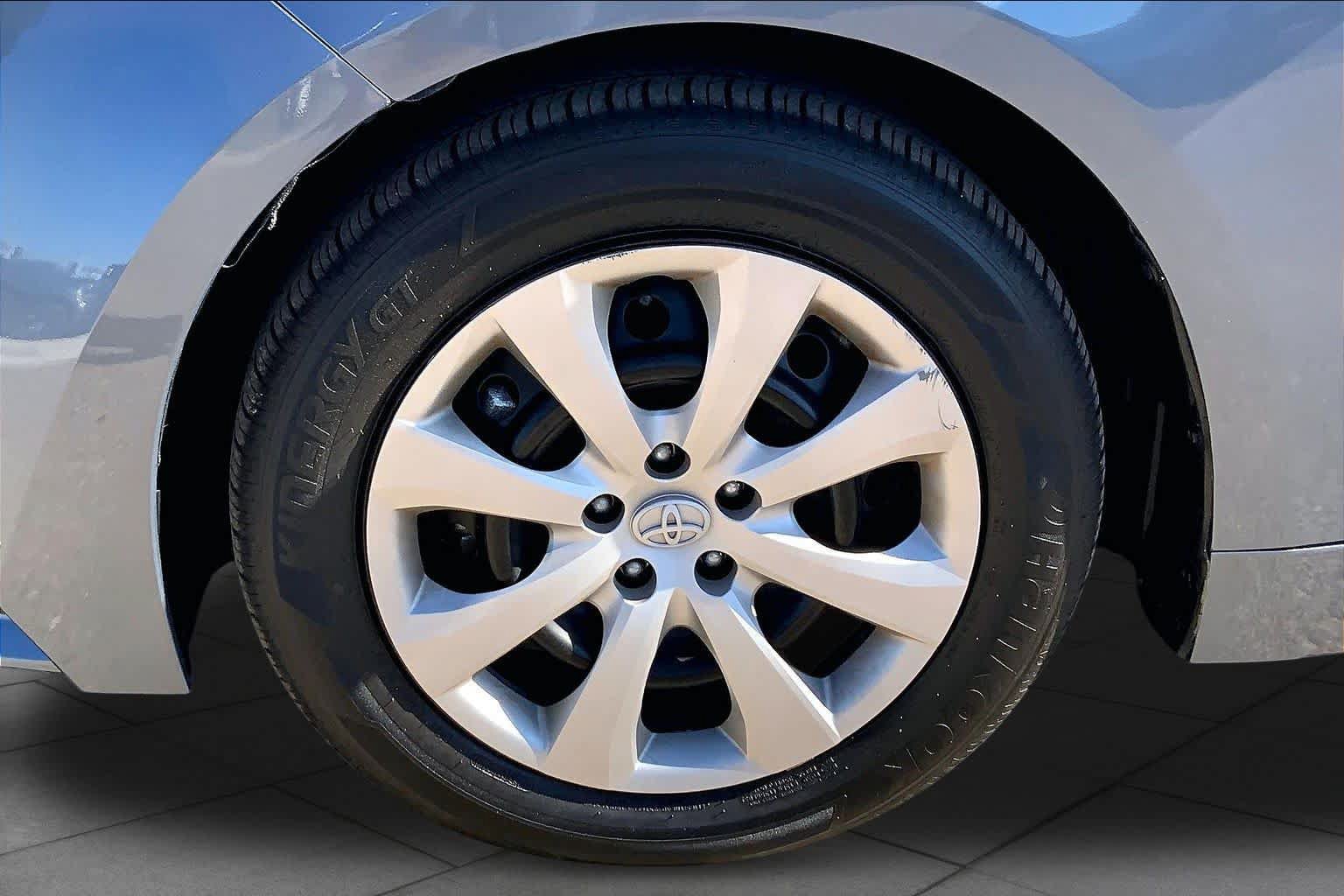 Used 2025 Toyota Corolla LE FWD image 11
