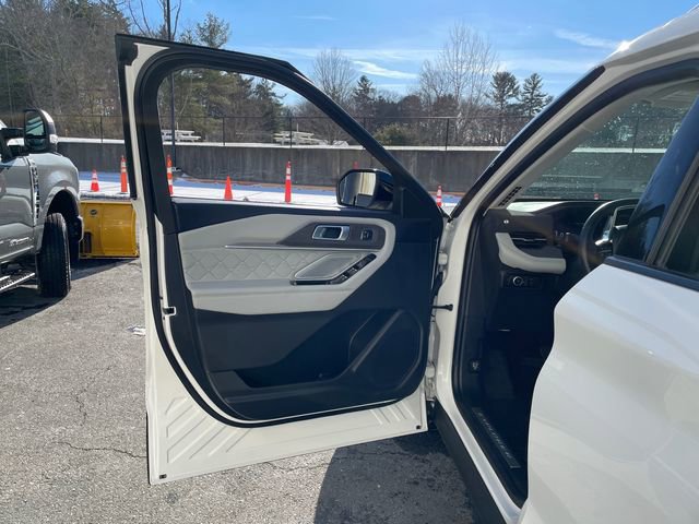 Certified 2025 Ford Explorer Platinum w/ Ultimate Package image 25