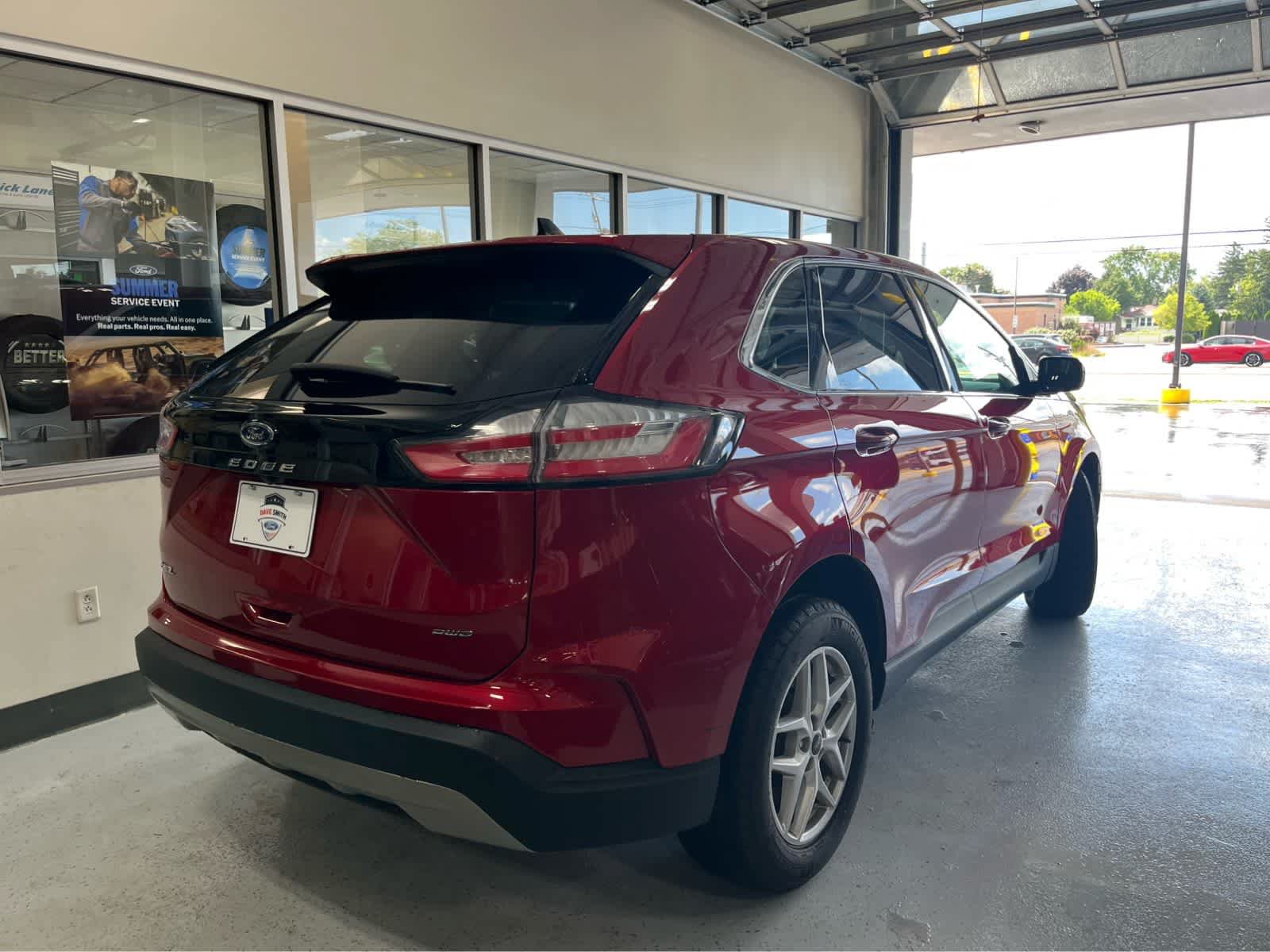 Certified 2024 Ford Edge SEL w/ Convenience Package AWD/4WD image 9