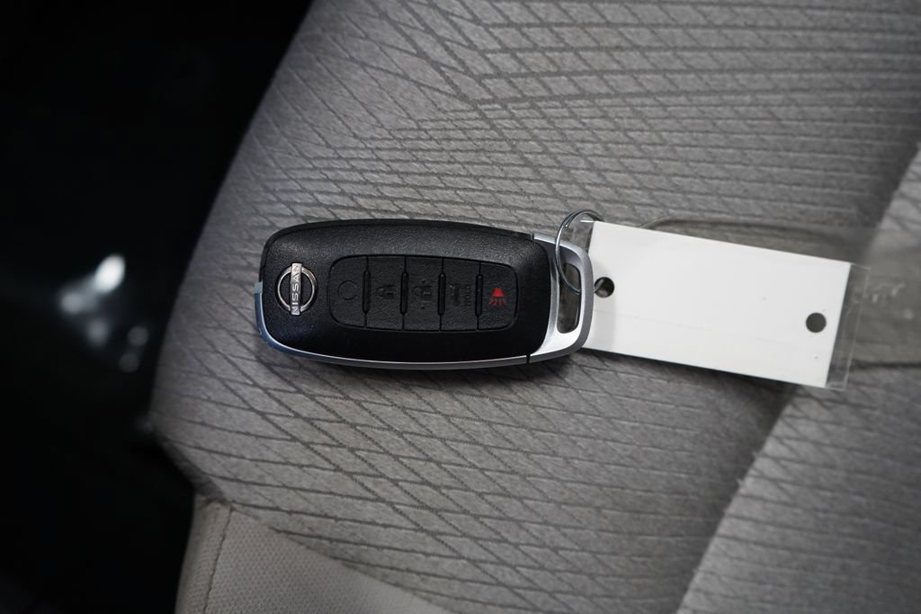 Used 2025 Nissan Rogue SV FWD image 38