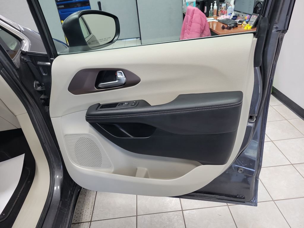 Used 2023 Chrysler Voyager LX FWD image 25