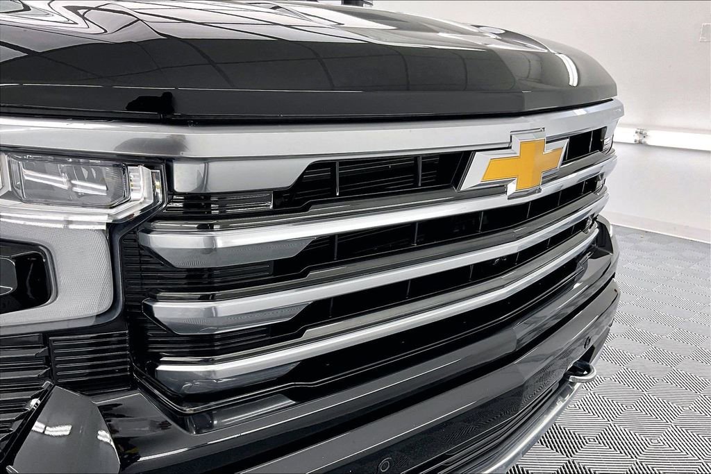 Used 2024 Chevrolet Silverado 1500 High Country w/ High Country Premium Package AWD/4WD image 29