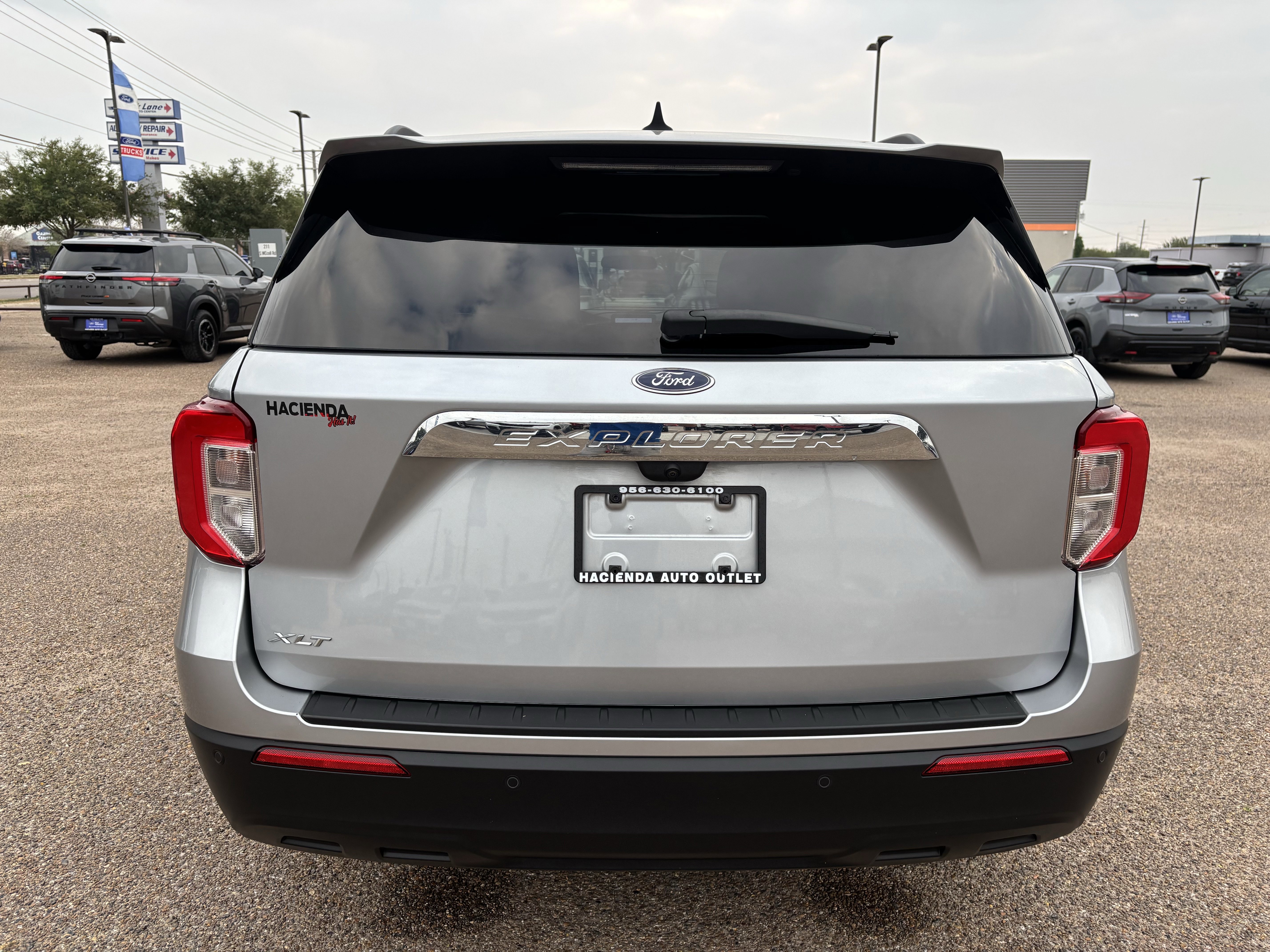 Certified 2023 Ford Explorer XLT image 4