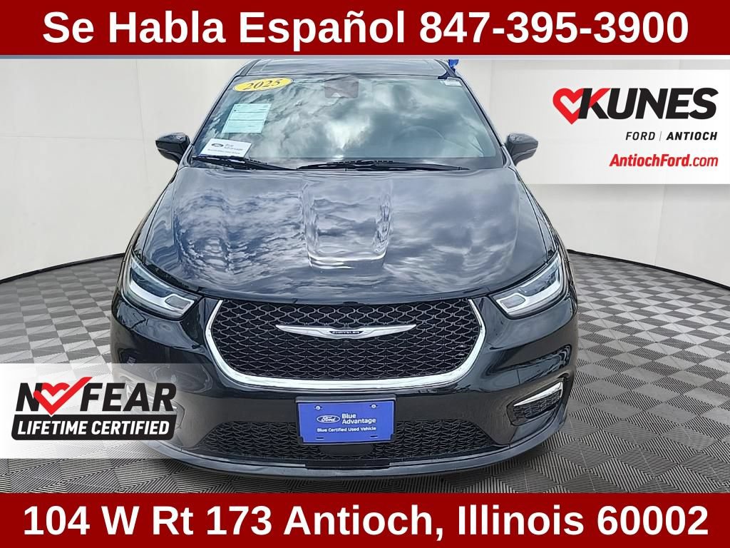 Used 2025 Chrysler Pacifica Select FWD video 2