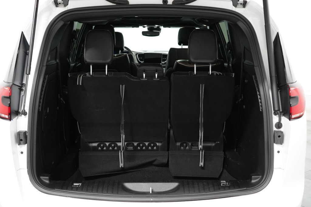 Used 2023 Chrysler Pacifica Limited w/ S Appearance Package FWD image 33