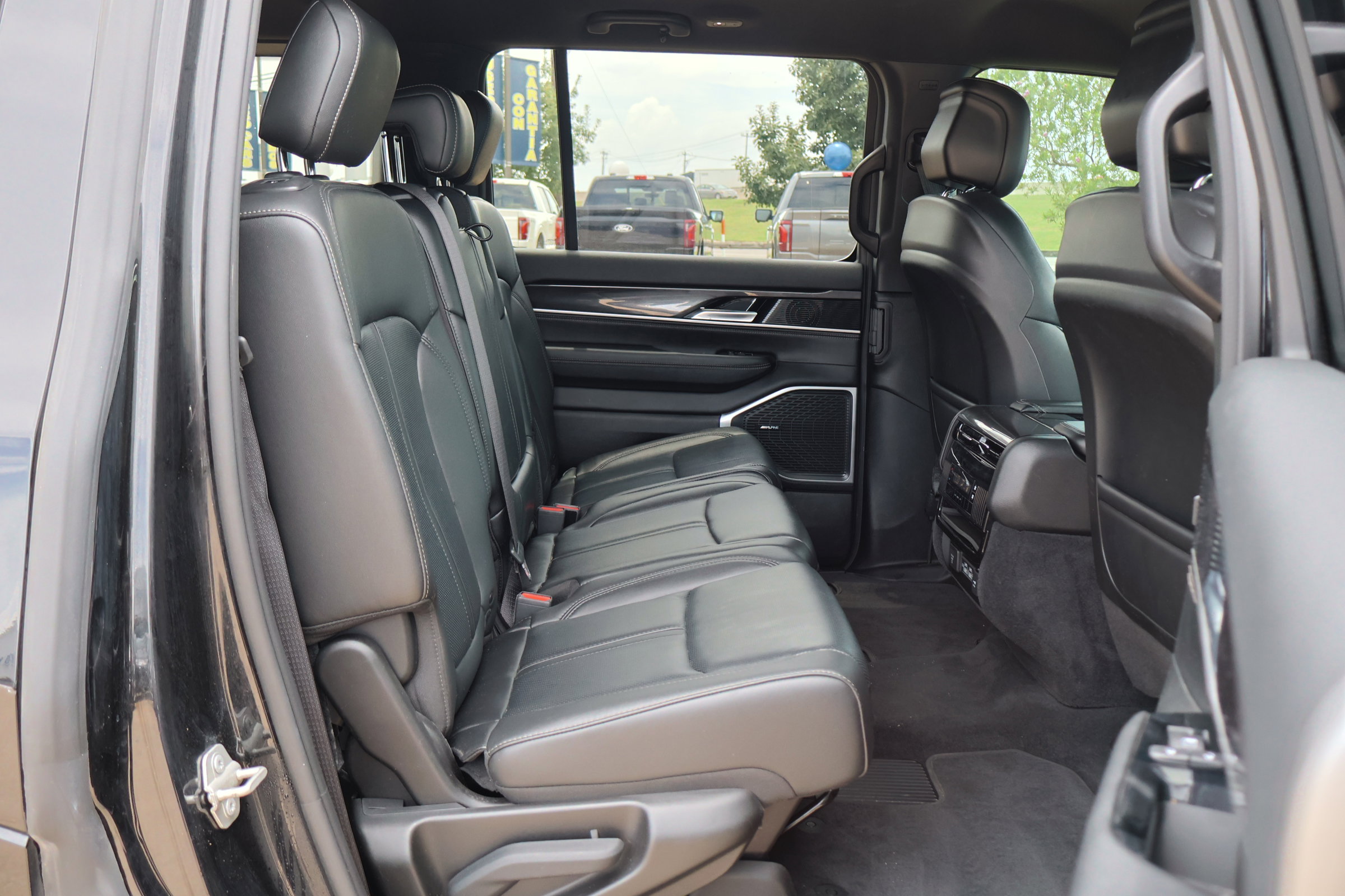 Used 2023 Jeep Wagoneer 4WD image 35