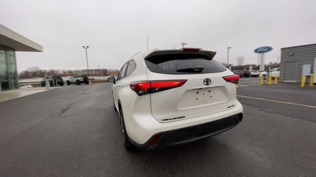 Used 2021 Toyota Highlander XLE image 8