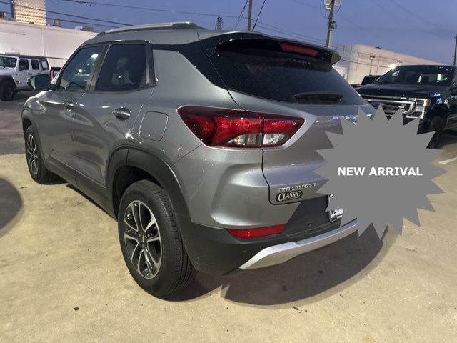 Used 2025 Chevrolet TrailBlazer LT w/ Driver Confidence Package image 2