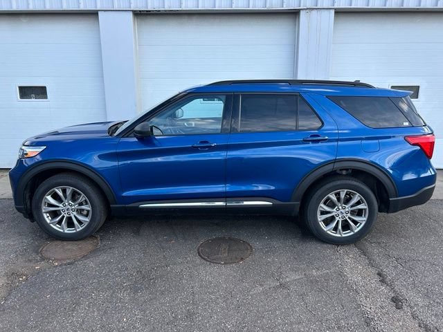 Certified 2023 Ford Explorer XLT w/ Equipment Group 202A AWD/4WD image 3