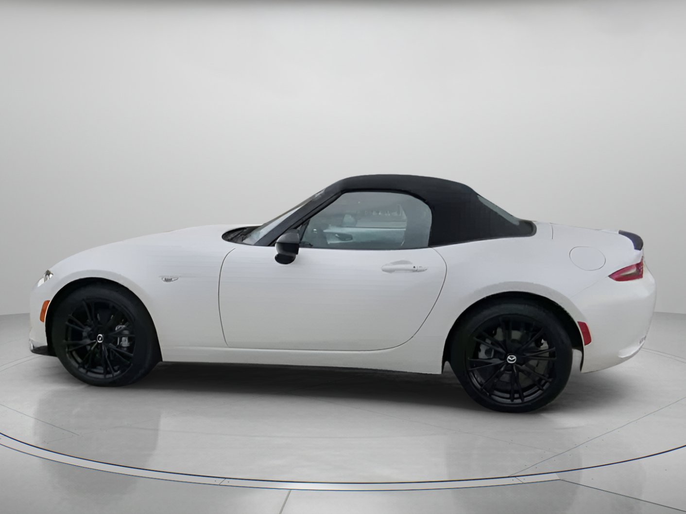Used 2024 MAZDA MX-5 Miata Club RWD image 17
