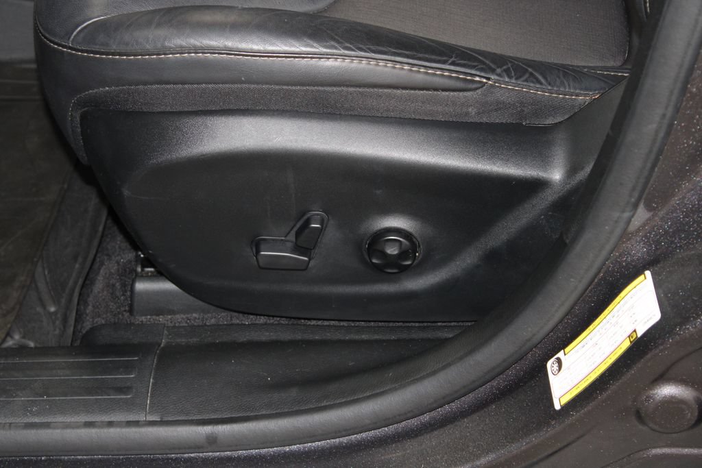 Used 2018 Jeep Cherokee Latitude Plus FWD image 19