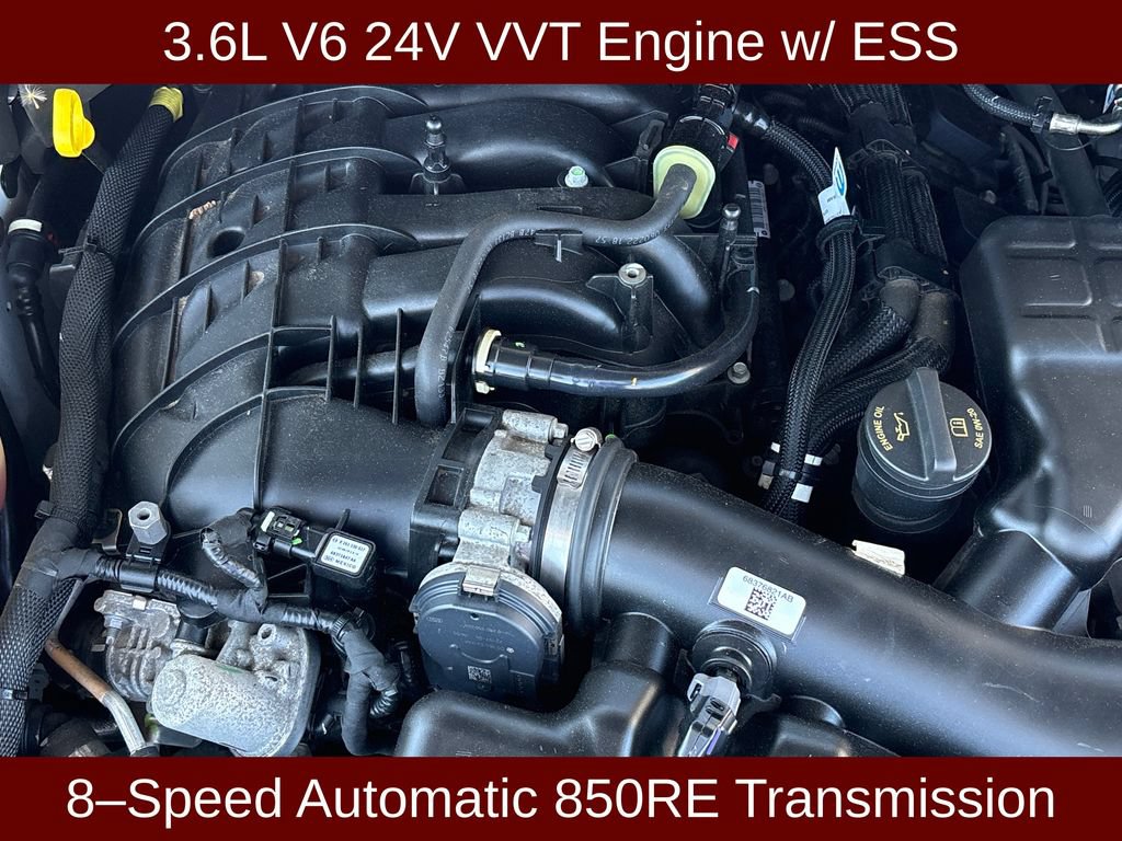 Used 2023 Jeep Grand Cherokee L Limited w/ Black Appearance Package AWD/4WD image 3
