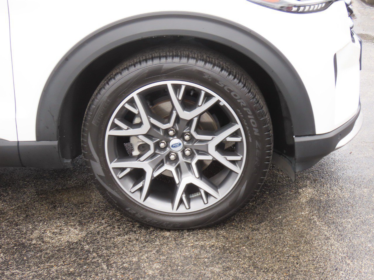 Certified 2025 Ford Explorer Platinum w/ Ultimate Package RWD image 7