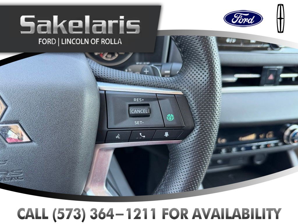 Used 2025 Mitsubishi Outlander AWD image 17