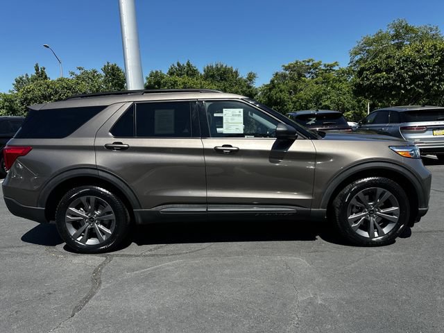 Certified 2021 Ford Explorer XLT w/ Equipment Group 202A AWD/4WD image 4