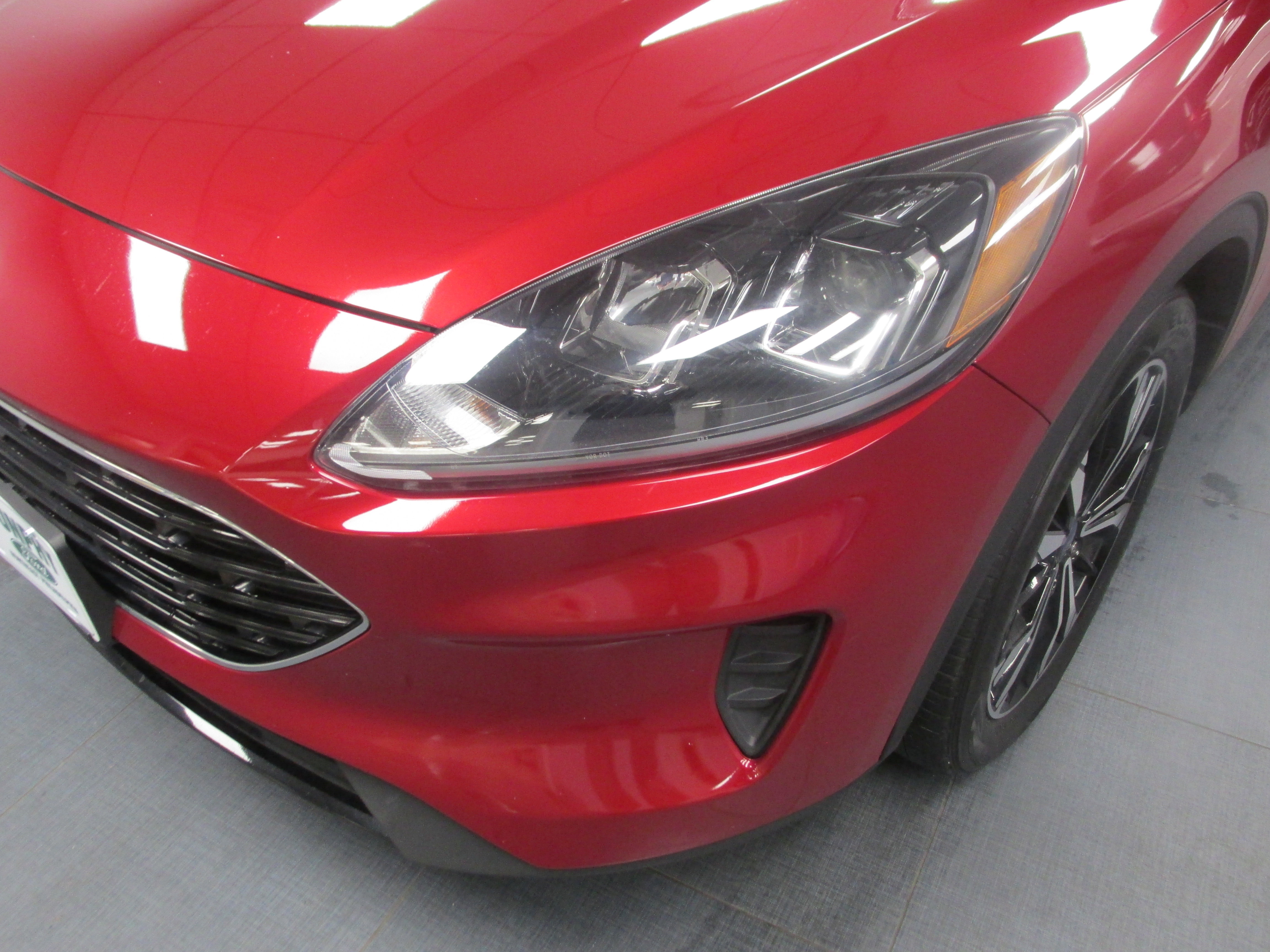 Certified 2021 Ford Escape SE w/ SE Sport Appearance Package image 9