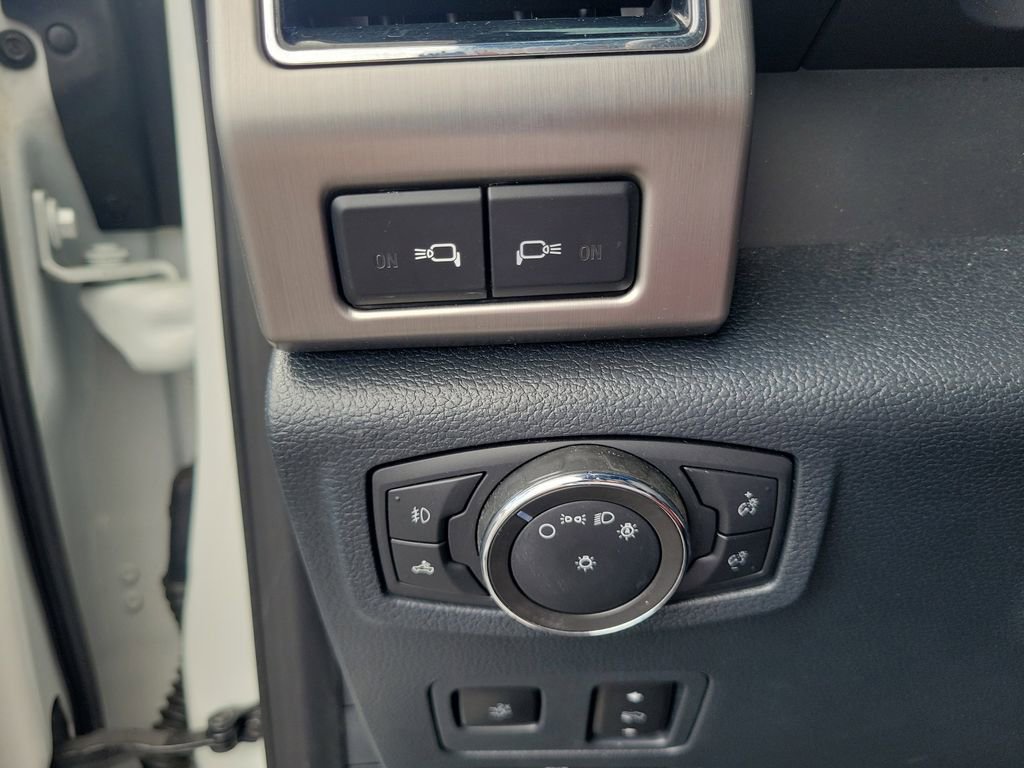 Certified 2022 Ford F350 Platinum w/ FX4 Off-Road Package image 28