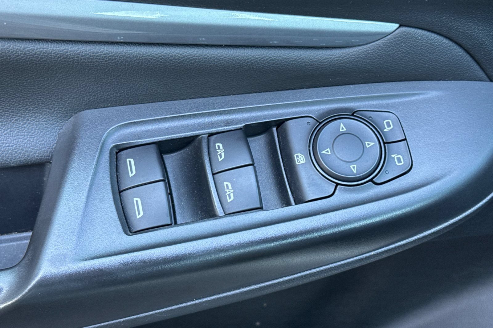 Used 2023 Chevrolet Bolt EUV LT w/ Convenience Package FWD image 11