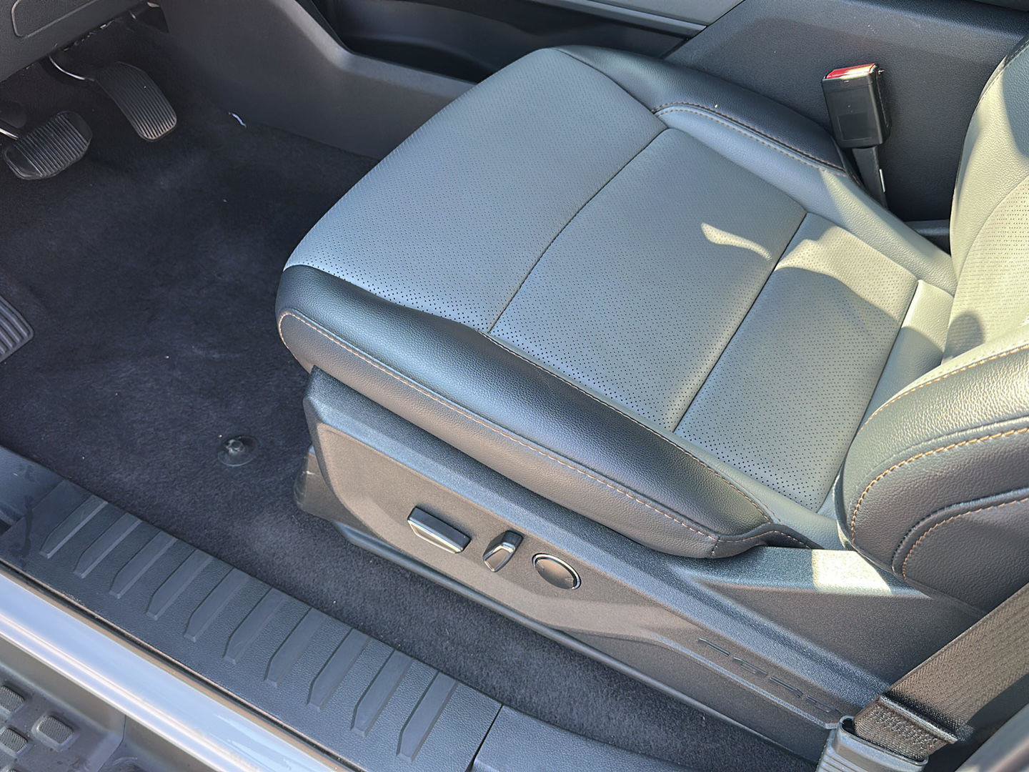Certified 2025 Ford F150 Lightning Lariat AWD/4WD image 13