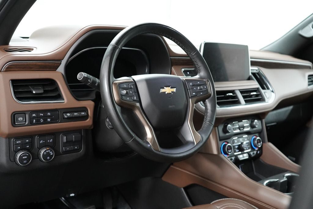 Used 2024 Chevrolet Suburban High Country AWD/4WD image 16