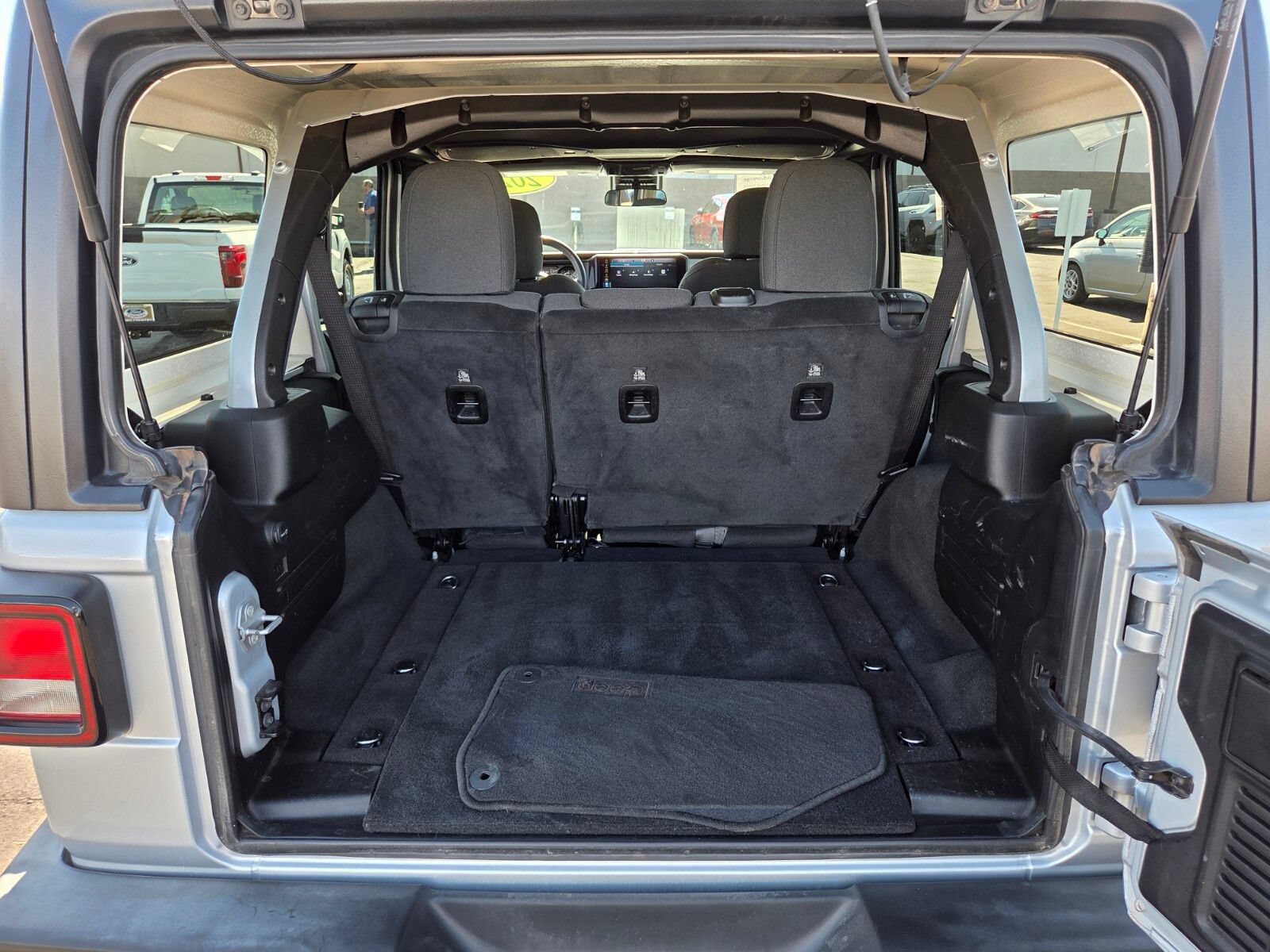 Used 2024 Jeep Wrangler Unlimited Sport AWD/4WD image 13