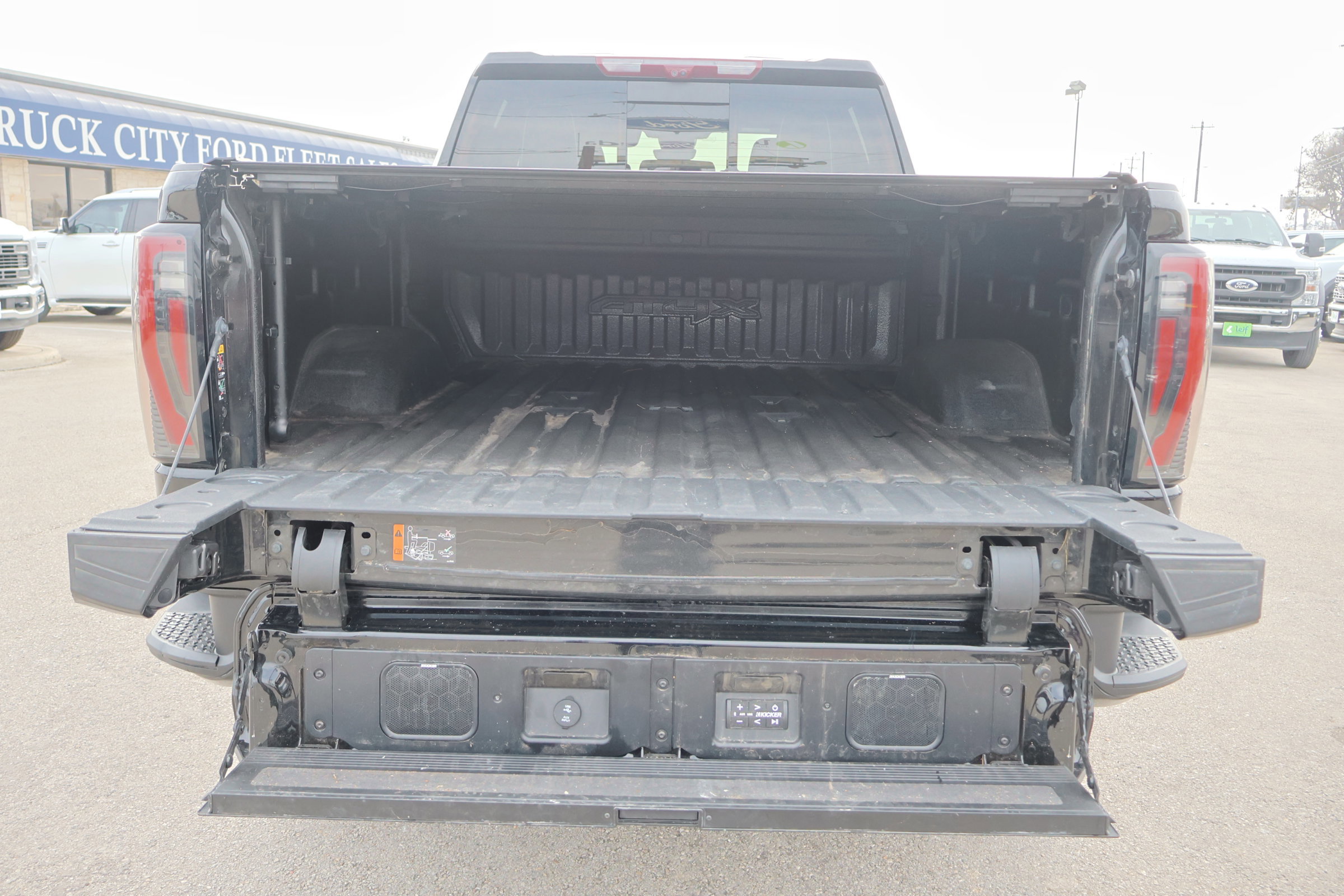 Used 2024 GMC Sierra 2500 AT4X image 22