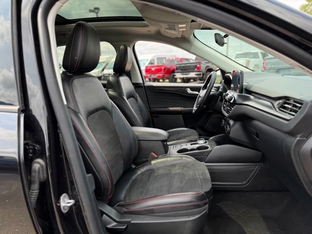 Certified 2022 Ford Escape SEL w/ SEL Stealth AWD Package image 16